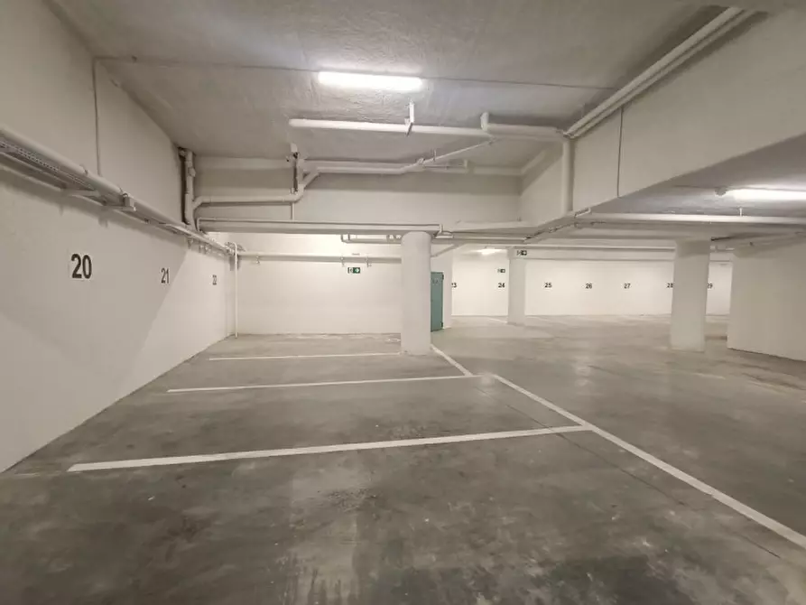 Immagine 5 di Garage in affitto  in Via Conciapelli a Bolzano