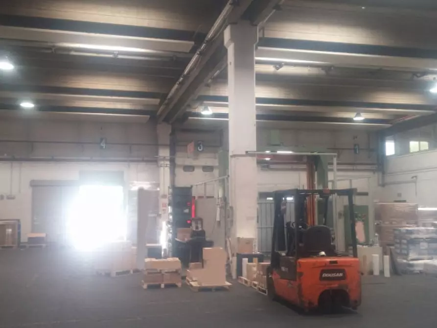 Immagine 4 di Magazzino in affitto  in VIA CAMPANIA a Monza