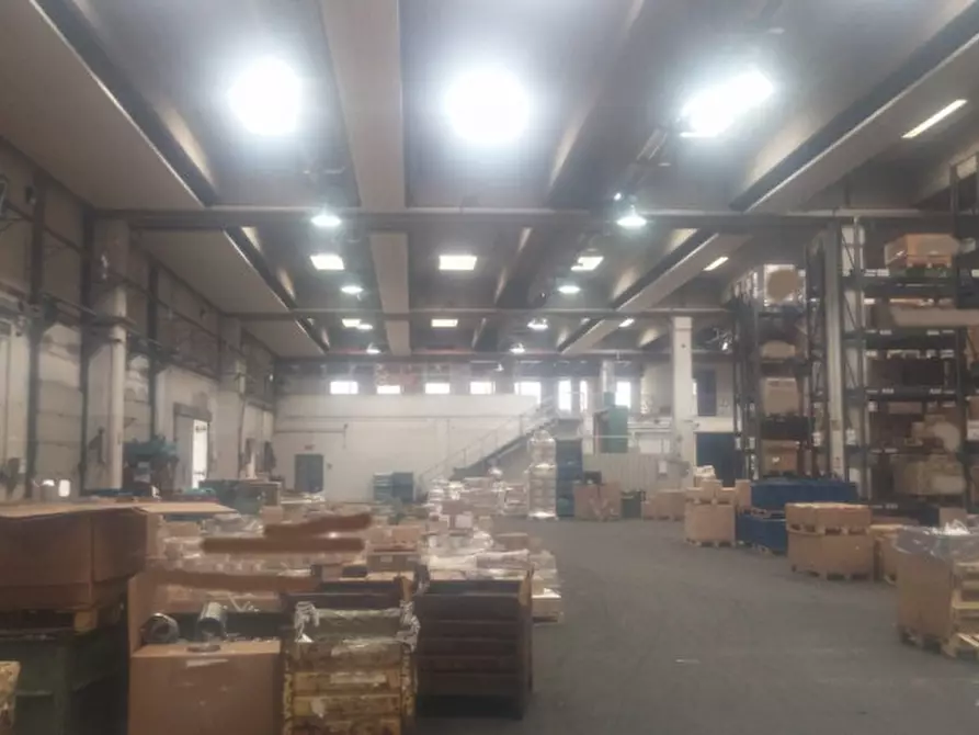 Immagine 11 di Magazzino in affitto  in VIA CAMPANIA a Monza