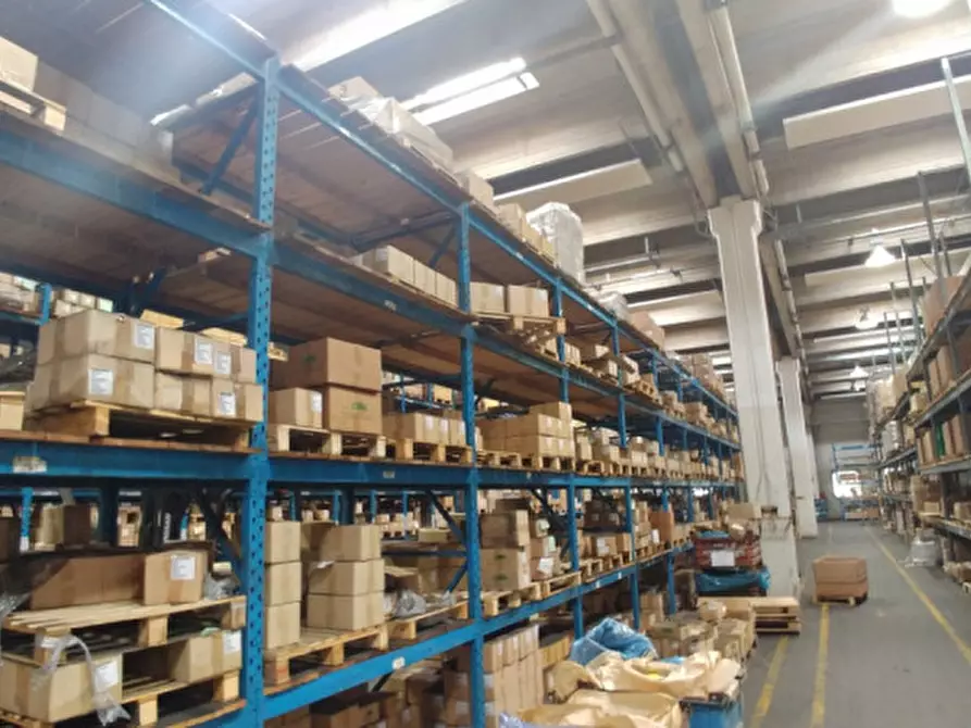 Immagine 19 di Magazzino in affitto  in VIA CAMPANIA a Monza