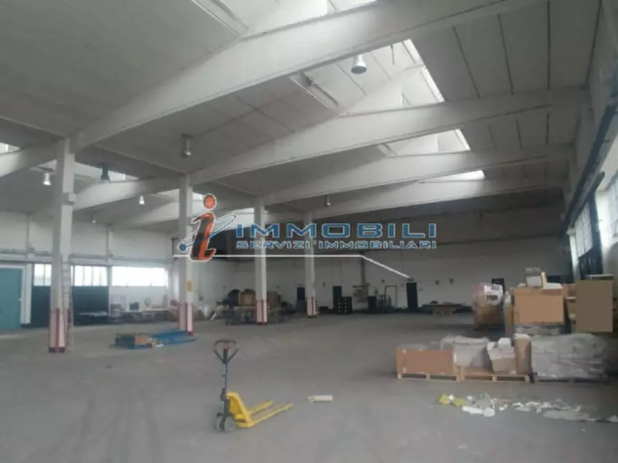 Immagine 3 di Magazzino in affitto  in VIA MARCHE a San Giuliano Milanese