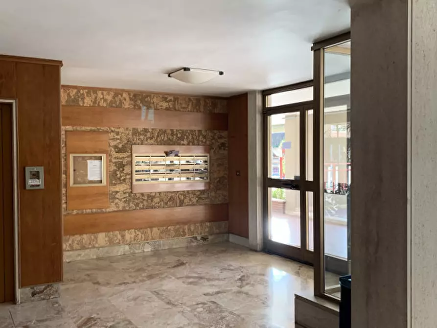 Immagine 4 di Appartamento in vendita  in VIA DESERTO DI GOBI a Roma