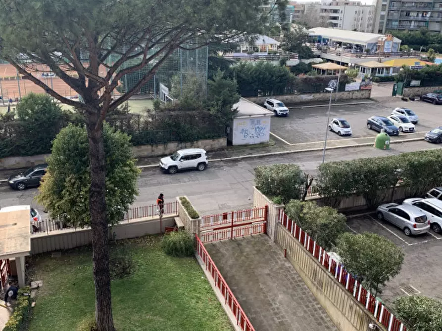 Immagine 5 di Appartamento in vendita  in VIA DESERTO DI GOBI a Roma