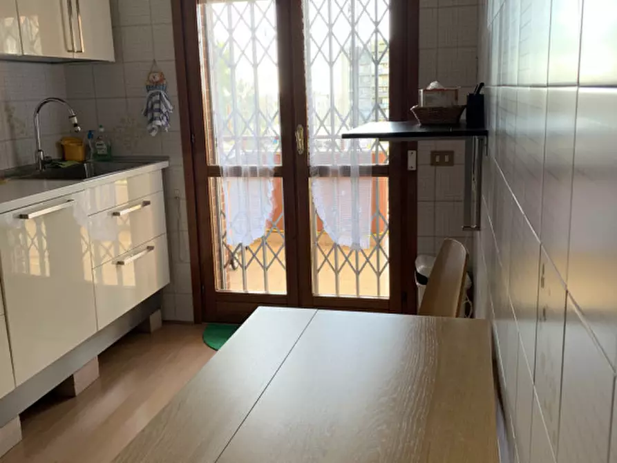 Immagine 9 di Appartamento in vendita  in VIA DESERTO DI GOBI a Roma