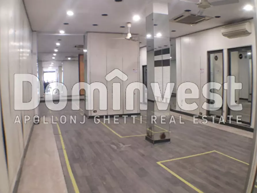 Immagine 2 di Negozio in affitto  in Via Torino a Roma