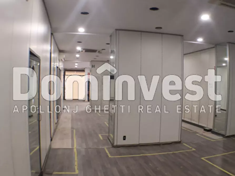 Immagine 3 di Negozio in affitto  in Via Torino a Roma