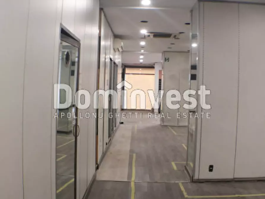 Immagine 4 di Negozio in affitto  in Via Torino a Roma