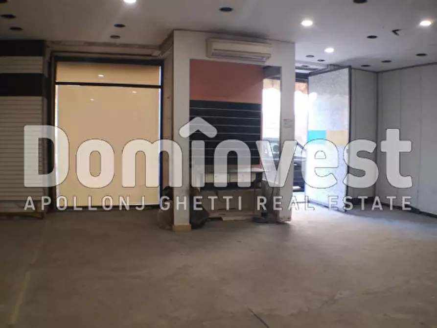 Immagine 6 di Negozio in affitto  in Via Torino a Roma