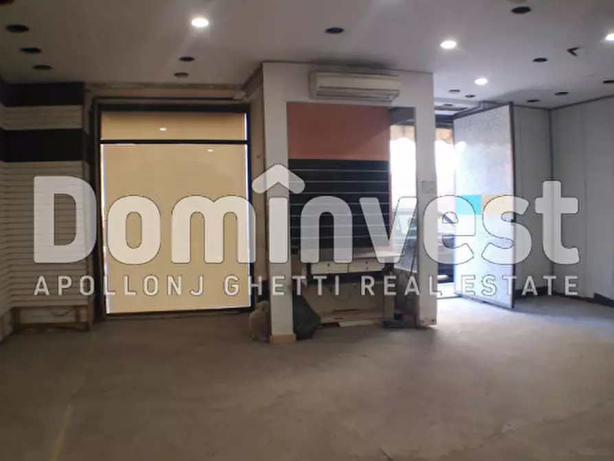 Immagine 6 di Negozio in affitto  in Via Torino a Roma