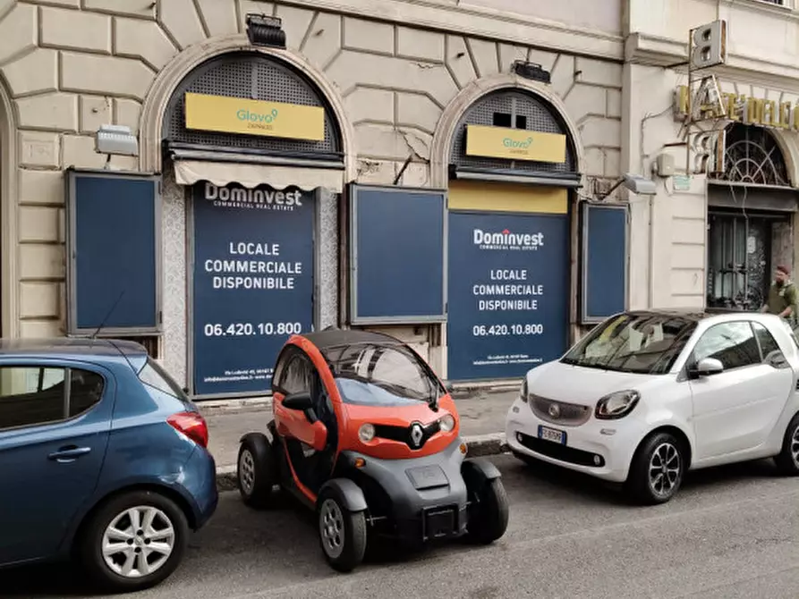 Immagine 11 di Negozio in affitto  in Via Torino a Roma