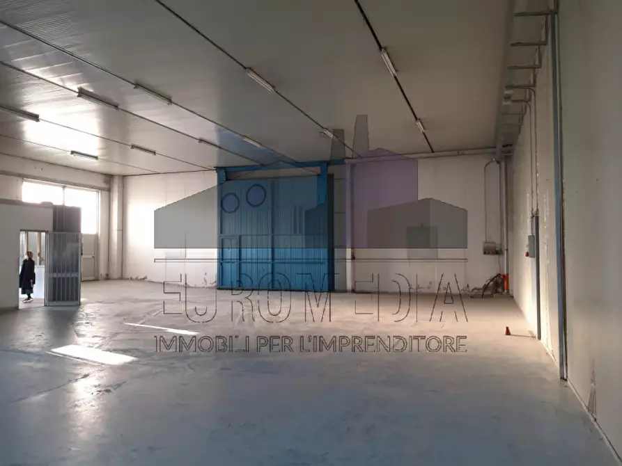 Immagine 8 di Capannone industriale in affitto  in via roma, 1 a Montecchio Maggiore