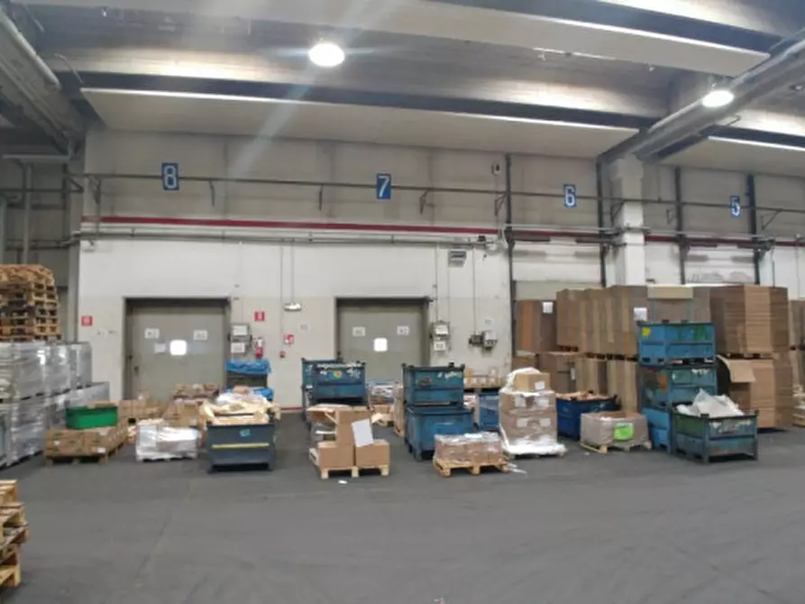 Immagine 13 di Laboratorio in affitto  in VIA CAMPANIA a Monza