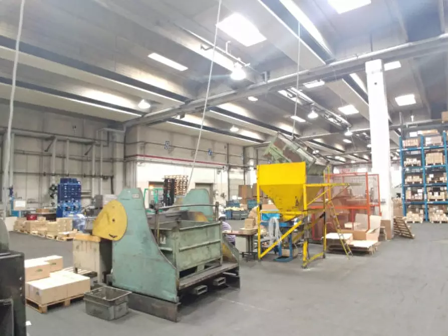 Immagine 18 di Laboratorio in affitto  in VIA CAMPANIA a Monza