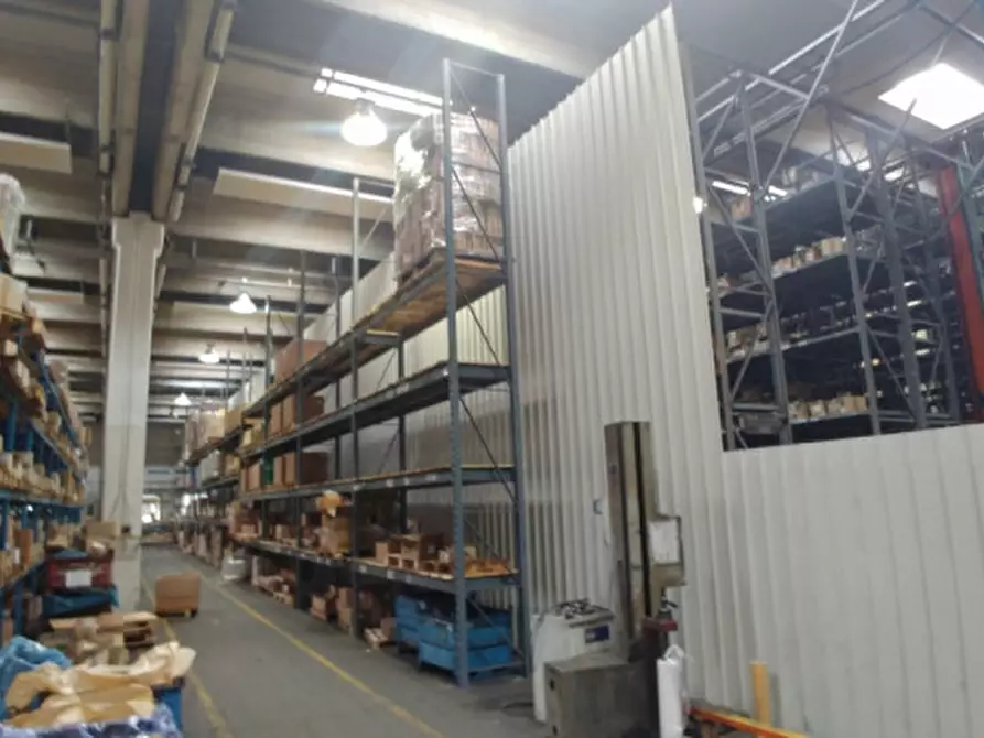 Immagine 16 di Laboratorio in affitto  in VIA CAMPANIA a Monza