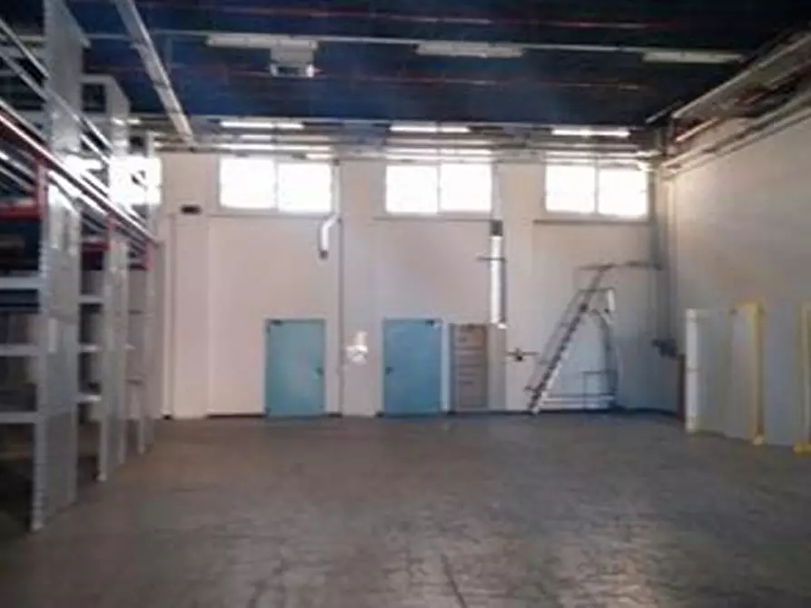 Immagine 24 di Laboratorio in affitto  in VIA CAMPANIA a Monza