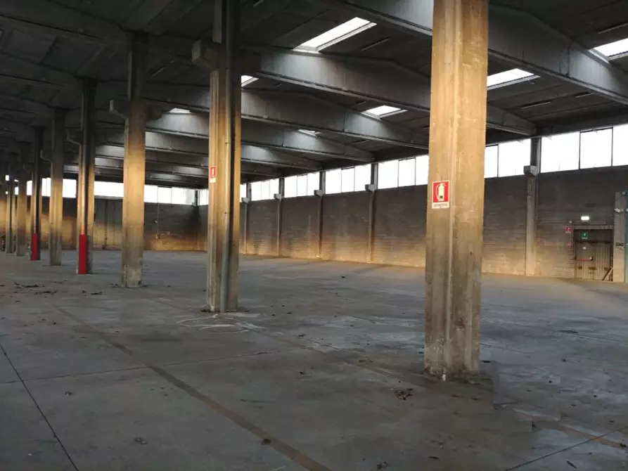 Immagine 4 di Magazzino in affitto  in VIA ARCHIMEDE a Settimo Milanese