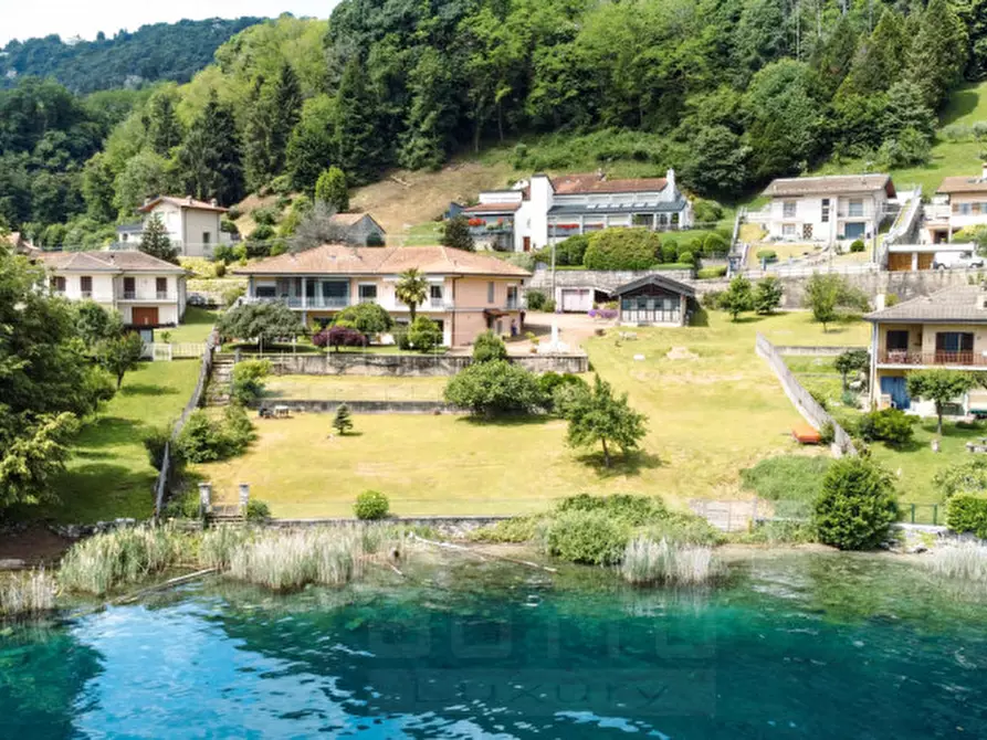 Immagine 1 di Villa in vendita  in Via Buonarroti a Pella