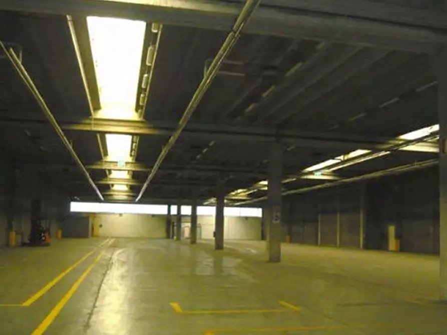 Immagine 3 di Magazzino in affitto  in VIA MONTE NERO a Arluno