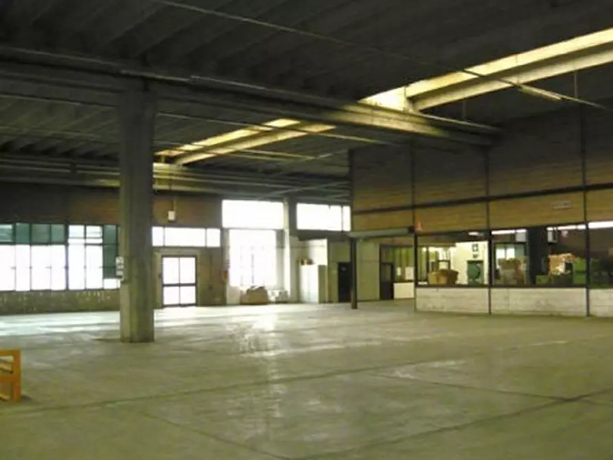 Immagine 6 di Laboratorio in affitto  in VIA MONTE NERO a Arluno