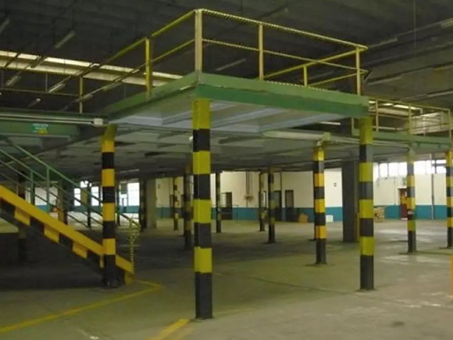 Immagine 7 di Laboratorio in affitto  in VIA MONTE NERO a Arluno