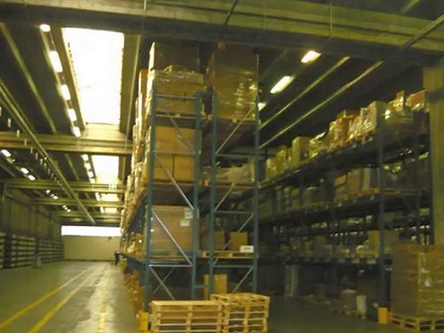 Immagine 8 di Laboratorio in affitto  in VIA MONTE NERO a Arluno