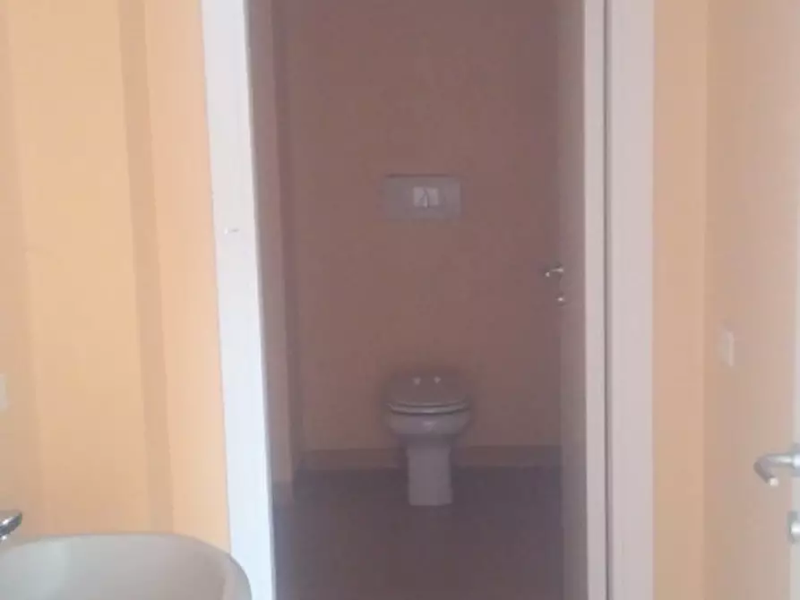 Immagine 11 di Laboratorio in vendita  in VIA STATALE 22 a Osnago