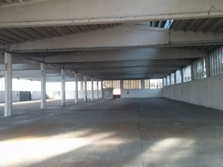 Immagine 2 di Laboratorio in vendita  in VIA PODGORA a Vimercate