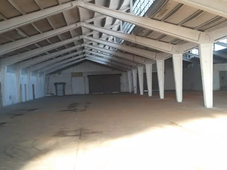 Immagine 5 di Laboratorio in vendita  in VIA PODGORA a Vimercate