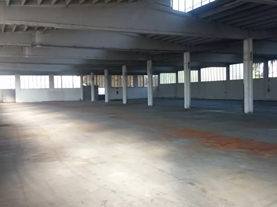 Immagine 11 di Laboratorio in vendita  in VIA PODGORA a Vimercate