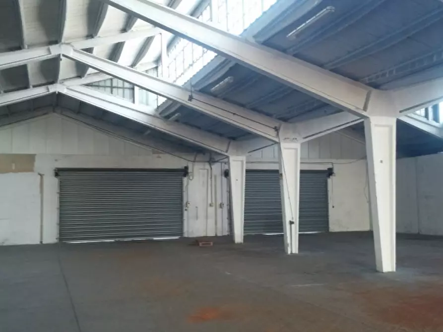 Immagine 20 di Laboratorio in vendita  in VIA PODGORA a Vimercate