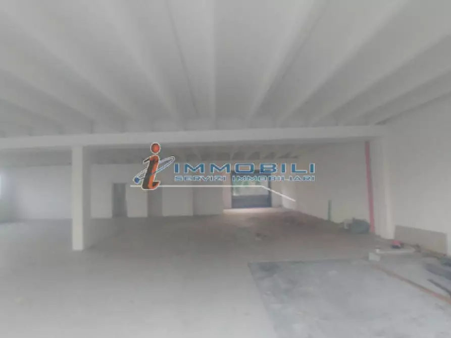 Immagine 2 di Attività commerciale in affitto  in VIA ARCHIMEDE a Settimo Milanese