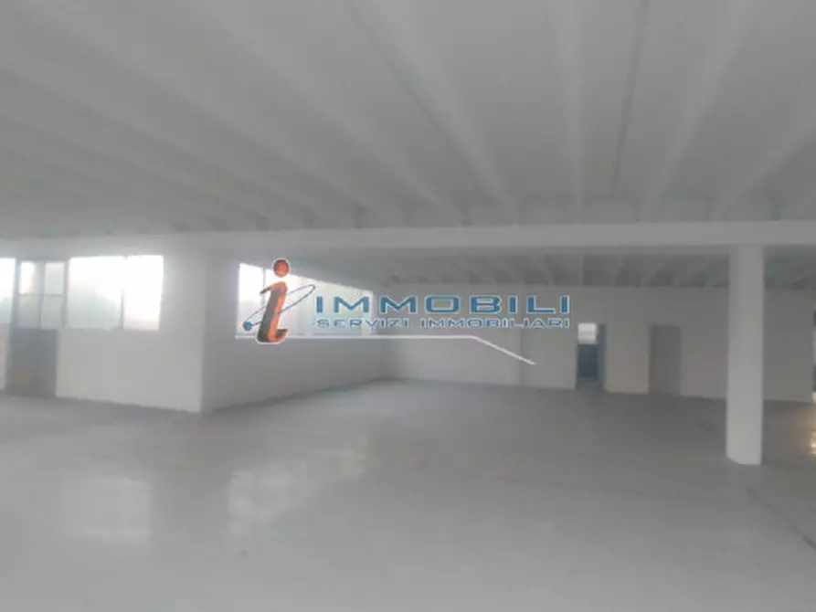 Immagine 3 di Attività commerciale in affitto  in VIA ARCHIMEDE a Settimo Milanese