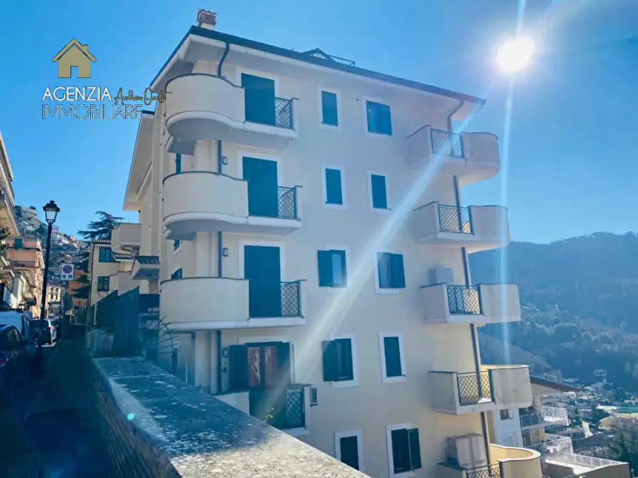 Immagine 1 di Appartamento in vendita  in via cavour a Rocca Di Papa