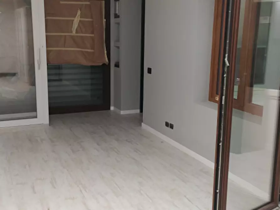 Immagine 1 di Negozio in affitto  in via g. galilei a Albignasego