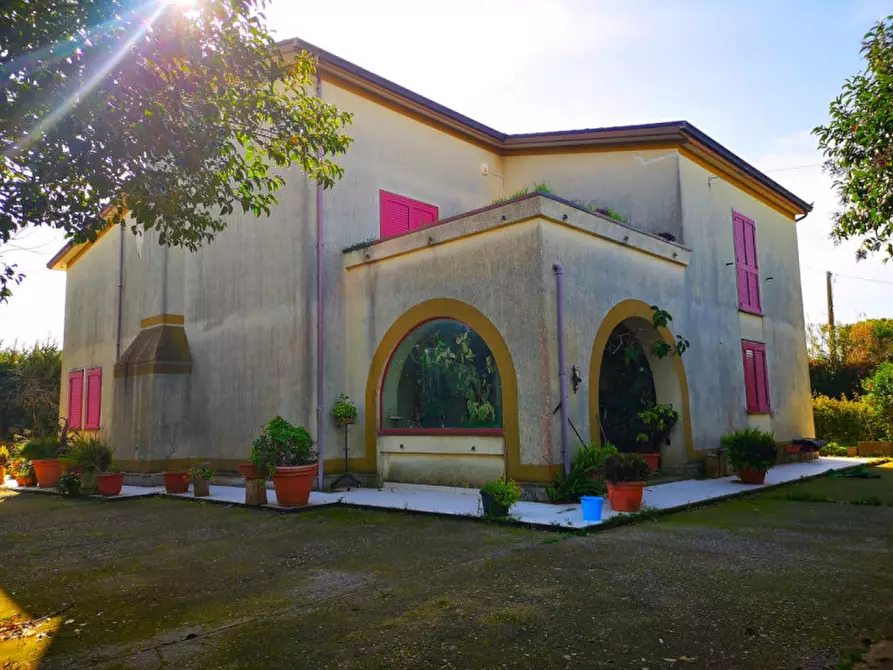 Immagine 1 di Villa in vendita  in Contrada Fiocche a Eboli