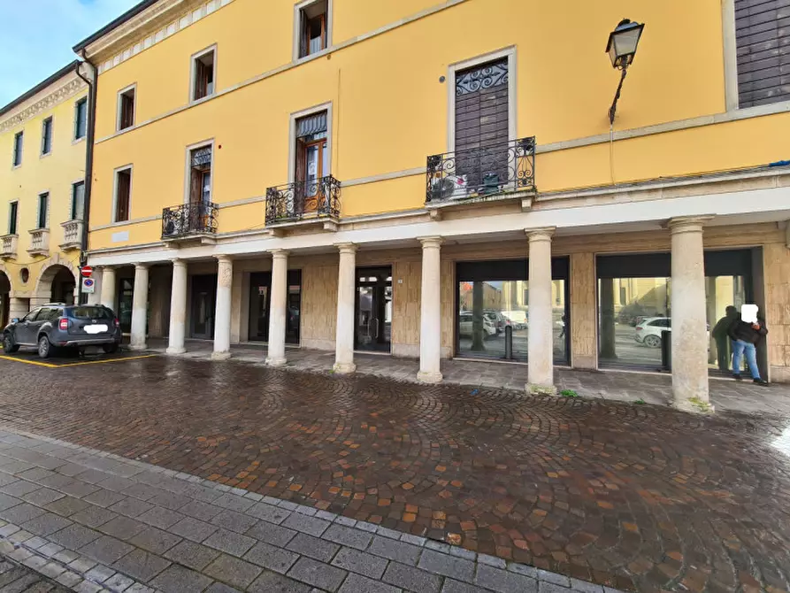 Immagine 1 di Negozio in affitto  in piazza duomo a Cologna Veneta