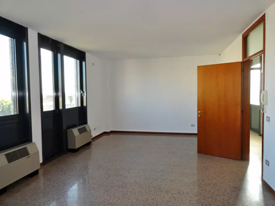 Immagine 10 di Ufficio in affitto  in Strada di Cà Balbi a Vicenza