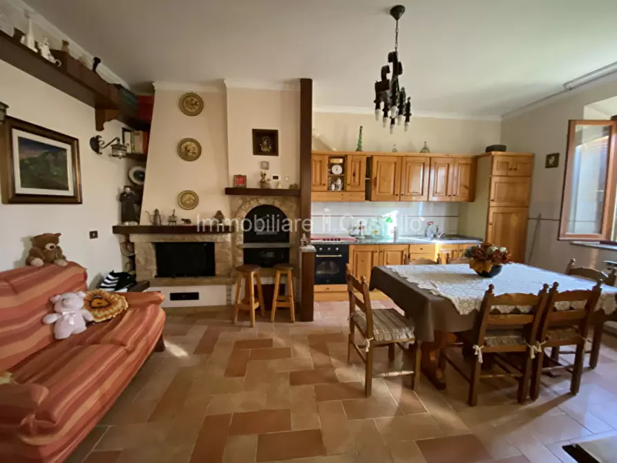 Immagine 3 di Casa indipendente in vendita  in via piemonte a Castiglione Del Lago