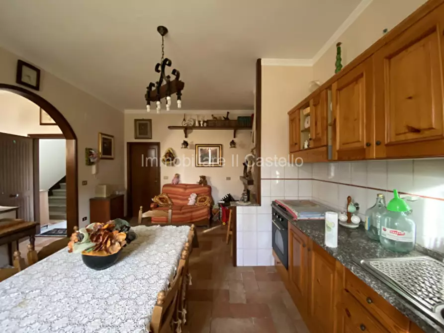 Immagine 4 di Casa indipendente in vendita  in via piemonte a Castiglione Del Lago