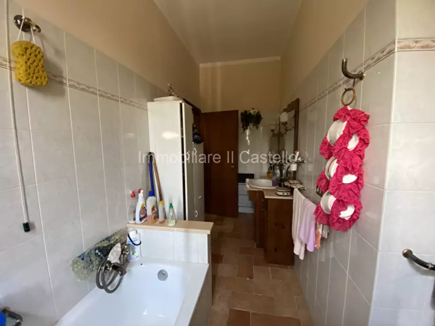 Immagine 17 di Casa indipendente in vendita  in via piemonte a Castiglione Del Lago