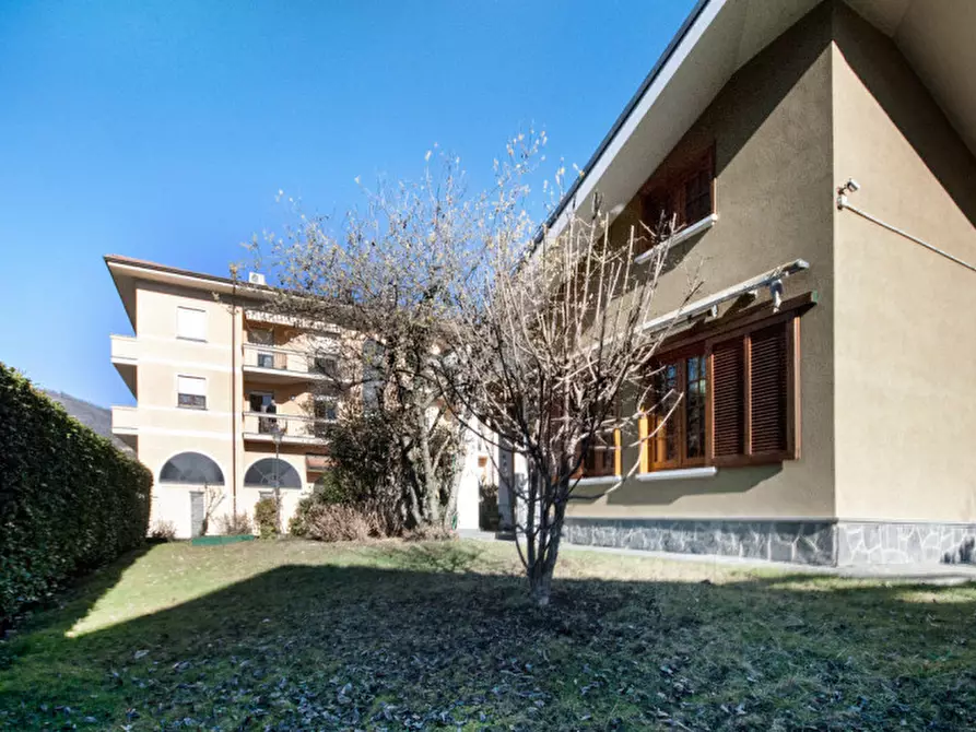 Immagine 9 di Villa in vendita  in via Canova 10 a Borgosesia