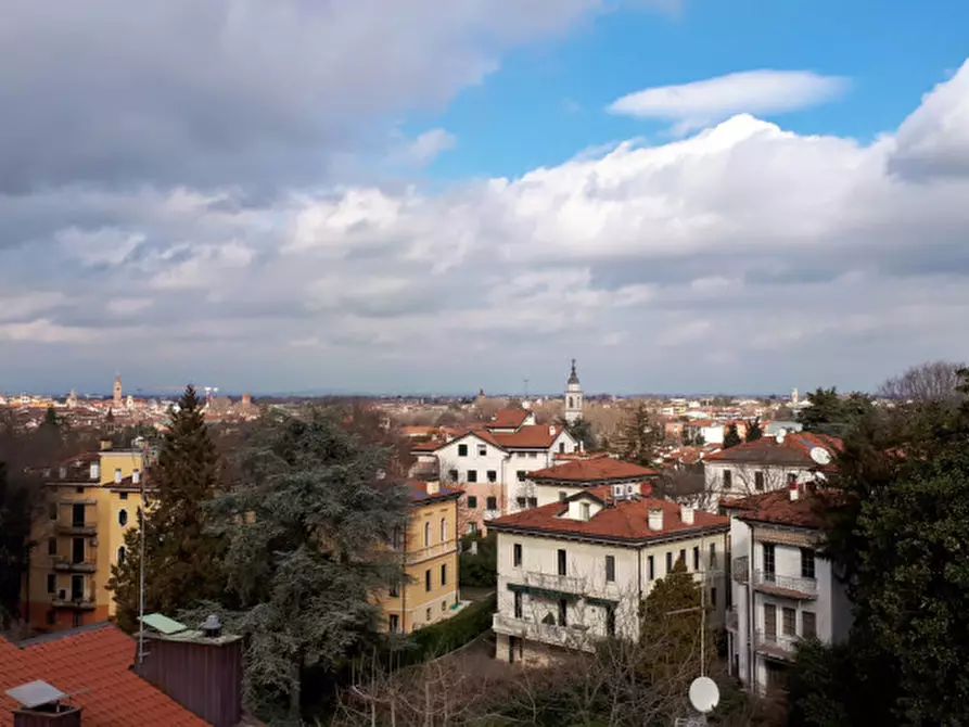 Immagine 1 di Attico in affitto  in Viale Dante a Vicenza