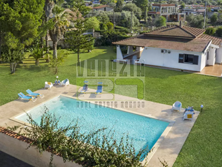 Immagine 4 di Villa in affitto  in via Lago di Como a Siracusa