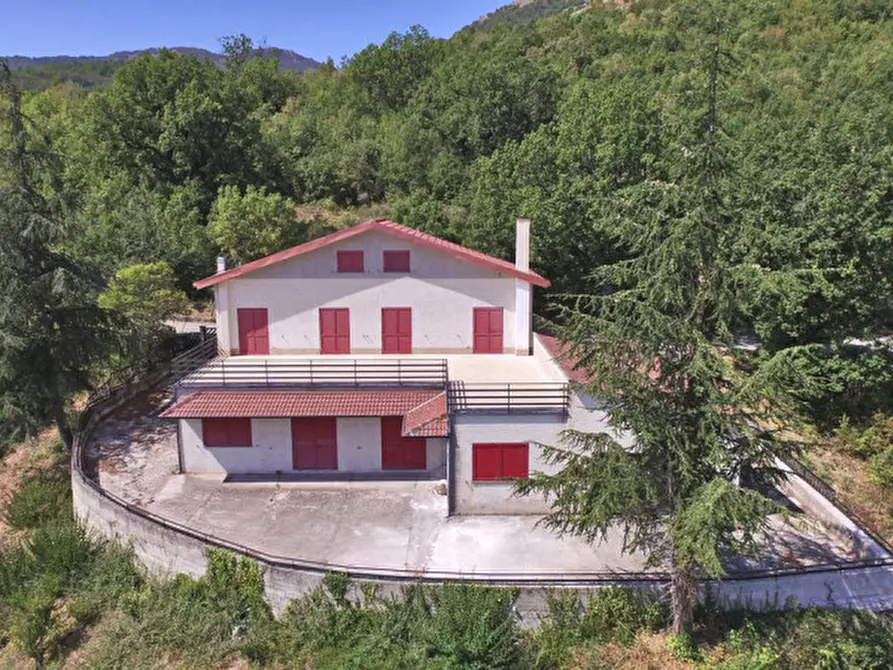 Immagine 1 di Villa in vendita  a Marsico Nuovo
