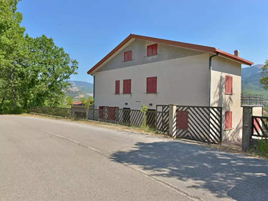 Immagine 2 di Villa in vendita  a Marsico Nuovo