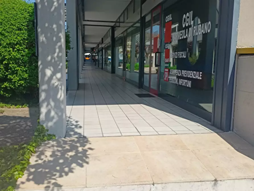 Immagine 1 di Negozio in vendita  in VIA DELLA PROVVIDENZA a Rubano