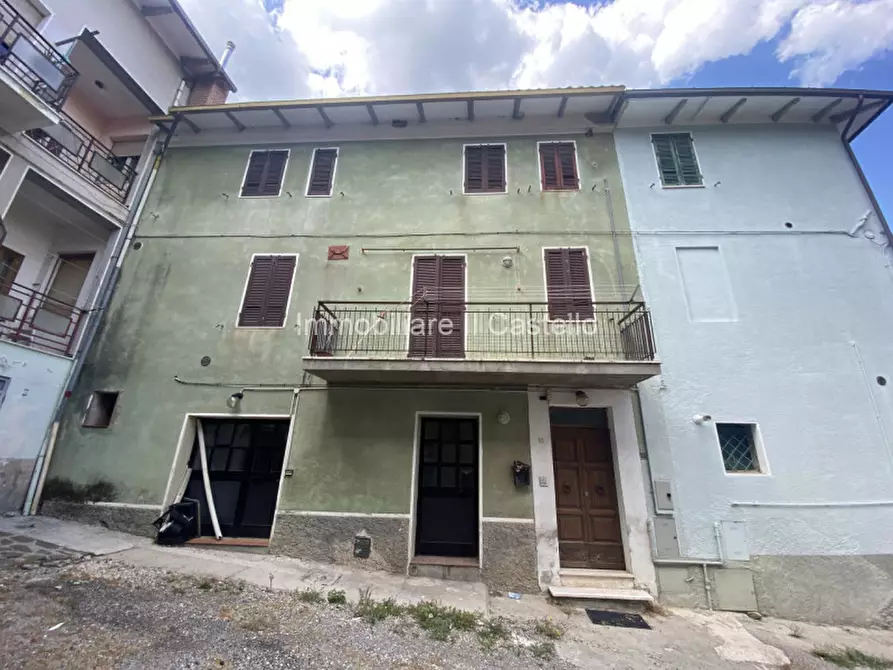 Immagine 1 di Casa bifamiliare in vendita  in Via Martiri della Libertà a Castiglione Del Lago