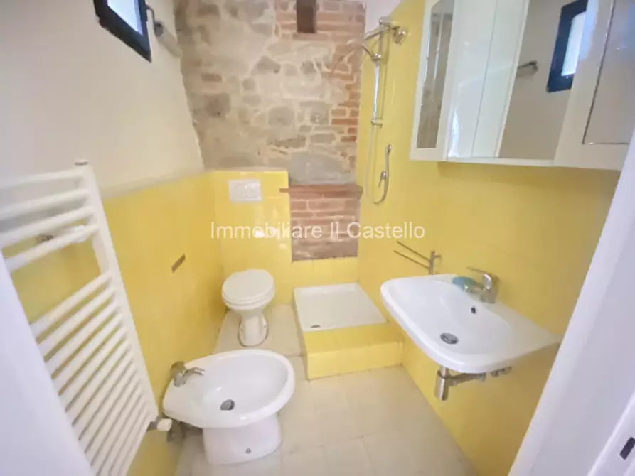 Immagine 7 di Casa bifamiliare in vendita  in Via Martiri della Libertà a Castiglione Del Lago