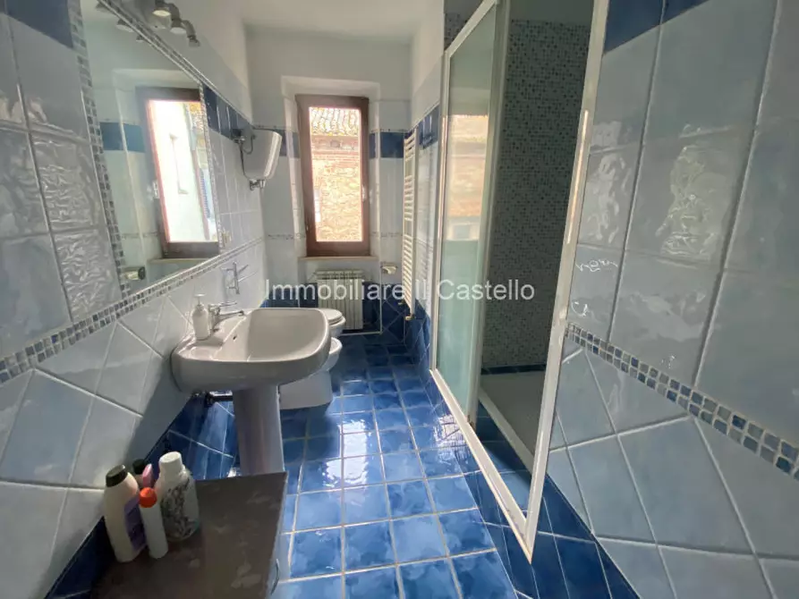 Immagine 29 di Casa bifamiliare in vendita  in Via Martiri della Libertà a Castiglione Del Lago