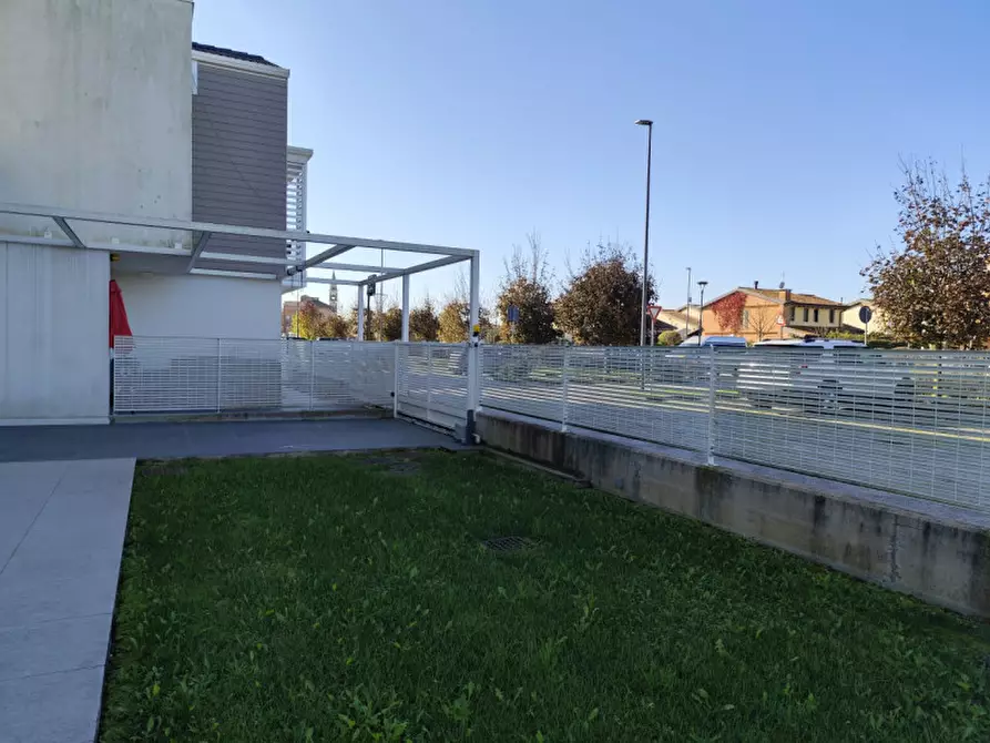 Immagine 2 di Casa bifamiliare in affitto  a Vicenza